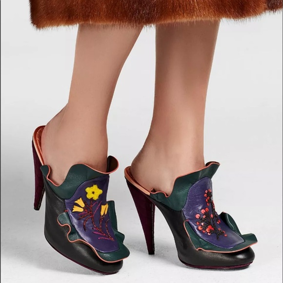 Fendi Embroidered Ruffles Mule Floral Waived Leather Clogs Shoe Heels 39 - Picture 6 of 9